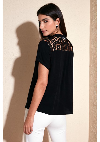 Güpür Detaylı % 100 Pamuk Regular Fit V Yaka Bluz Bayan Bluz 611BZ0286