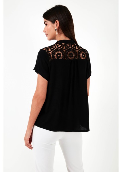 Güpür Detaylı % 100 Pamuk Regular Fit V Yaka Bluz Bayan Bluz 611BZ0286