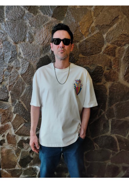 Beyaz Resimli Basic T-Shirt fiyatları