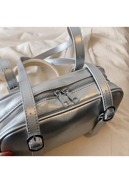 Beyaz 28X16X8CM Moods Banliyö Omuz Çantaları Kadınlar Için 2023 Lüks Tasarımcı Çanta Saf Renk Mini Boston Çanta Büyük Kapasiteli Yastık Koltukaltı Çanta (Yurt Dışından) modelleri