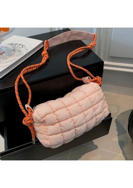 Mor Kore Moda Pileli Eşkenar Dörtgen Boston Çanta Basit Rahat Dokuma Ipli Kadın Çanta Yumuşak Kabarık Yastıklı Pamuk Omuz Çantası (Yurt Dışından) fiyatları