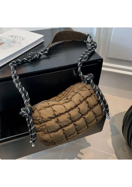 Mor Kore Moda Pileli Eşkenar Dörtgen Boston Çanta Basit Rahat Dokuma Ipli Kadın Çanta Yumuşak Kabarık Yastıklı Pamuk Omuz Çantası (Yurt Dışından) indirimleri