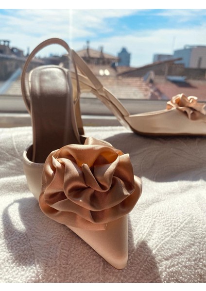 Kadın Krem Gül Detaylı Stiletto Topuklu Ayakkabı modelleri