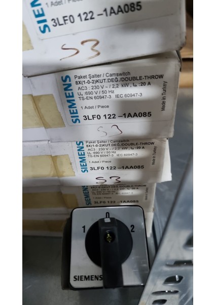 3lf0 122-1AA085 (1-0-2) Kutup Değiştirici Paket Şalter 230V 2,2kw 20AMPER