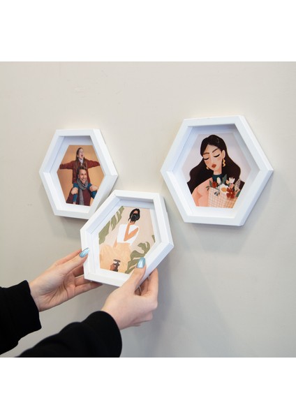 Yapışkanlı Sök Tak Orta Boy Beyaz Altıgen Fotoğraf Çerçevesi - 3'lü Paket