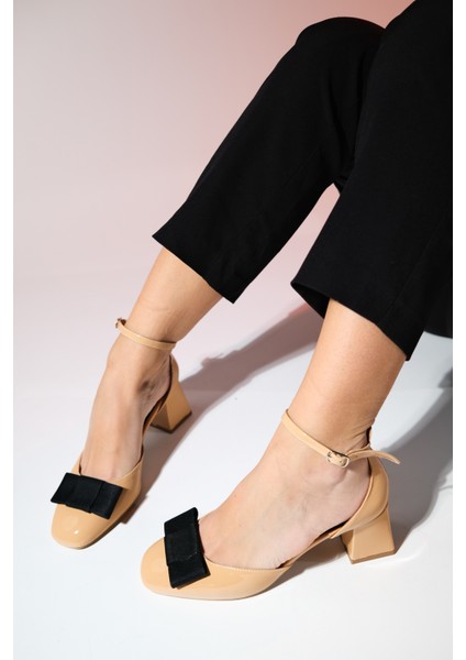 Brıt Koyu Bej Rugan Kadın Fiyonklu Kalın Topuklu Ayakkabı