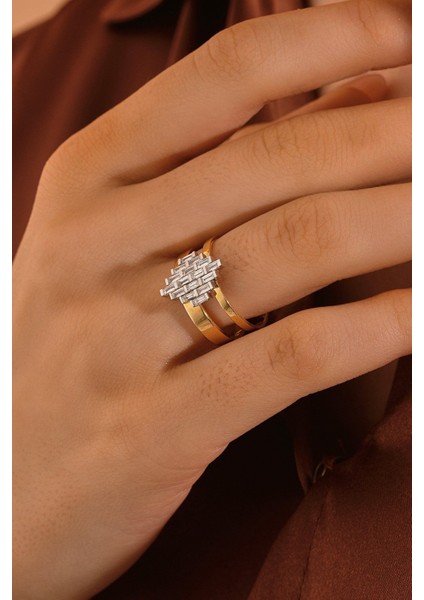 0.61 Karat Baget Taşlı Estrella Pırlanta Yüzük