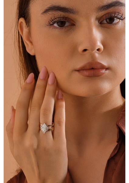 0.61 Karat Baget Taşlı Estrella Pırlanta Yüzük fiyatları