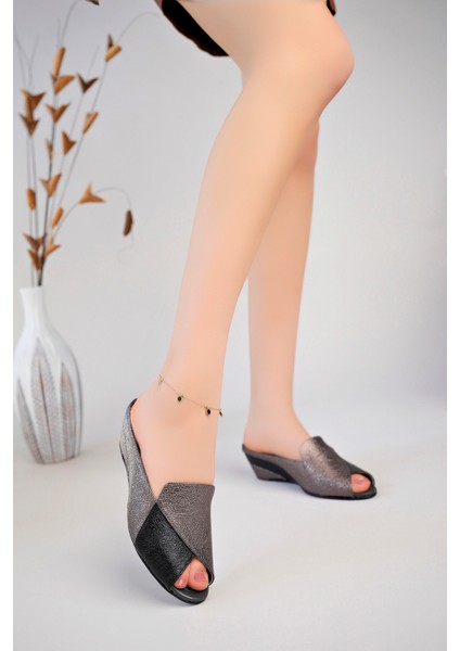 Kadın Siyah Platin Deri Şık Ev Terliği fiyatları