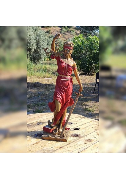 Themis Heykeli