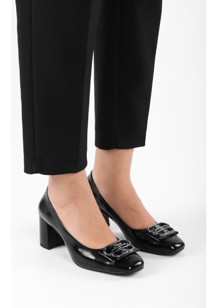 Letizia Siyah Rugan Tokalı Topuklu Ayakkabı fırsatları