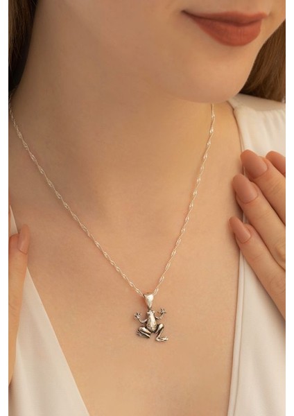 Kurbağa Figürlü Kadın Gümüş Kolye