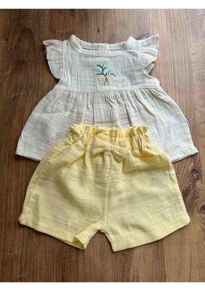 Kız Bebek Papatya Nakışlı Müslin Şort Takım
