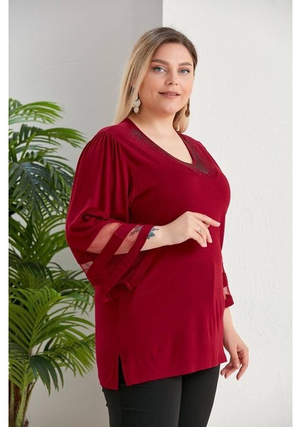 Kadın Kolları Volanlı Tül Detaylı V Yaka Taşlı Bluz
