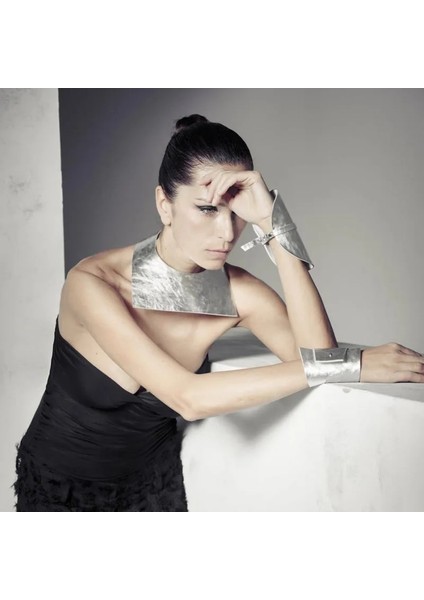 No.4 Boyutu Moda Gümüş Renk Deri Kolye Kadın Gerdanlık Kolye Geometrik Takı Punk Tarzı Deri Takı Bohem Tarzı (Yurt Dışından) fiyatları
