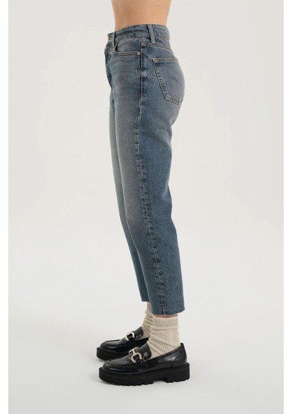 Eliza Orta Mavi Yüksek Bel Patı Düğmeli Paçası Kesikli Jean Pantolon C 4518-110 modelleri