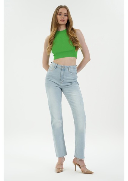 Açık Mavi Slim Straight Paçası Yırtmaçlı Patı Fermuarlı Jean Pantolon C 4556-013