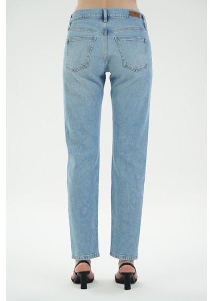 Ariana Açık Mavi Normal Bel Patı Fermuarlı Mom Jean Pantolon C 4525-174 fırsatları