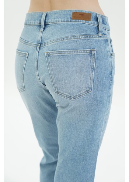 Ariana Açık Mavi Normal Bel Patı Fermuarlı Mom Jean Pantolon C 4525-174 indirimleri