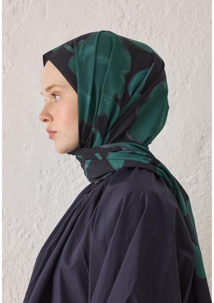 Dark Flower Desen Şal Lacivert fırsatları