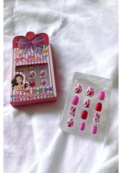 12'li Karışık Figürlü Çocuk Takma Tırnak Yapıştırıcılı fiyatları