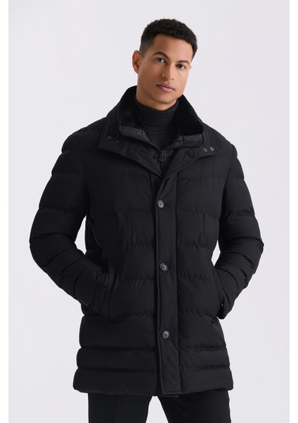Siyah Regular Fit Yaka Kürklü Düğmeli Şişme Mont