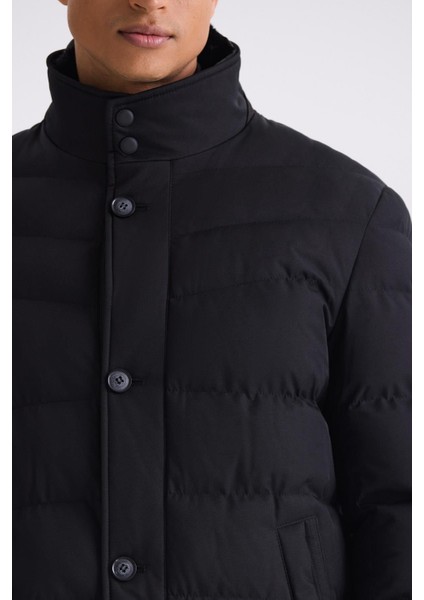 Siyah Regular Fit Yaka Kürklü Düğmeli Şişme Mont