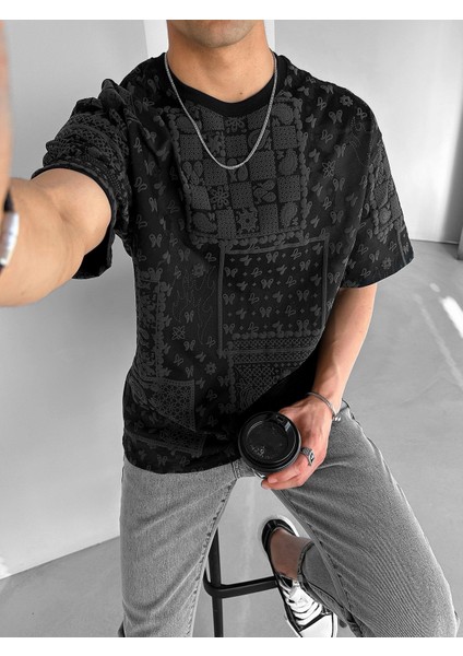 Erkek %100 Pamuk Yazlık Baskılı Oversize Kabartmalı Bandana Desenli T-Shirt Siyah fiyatları