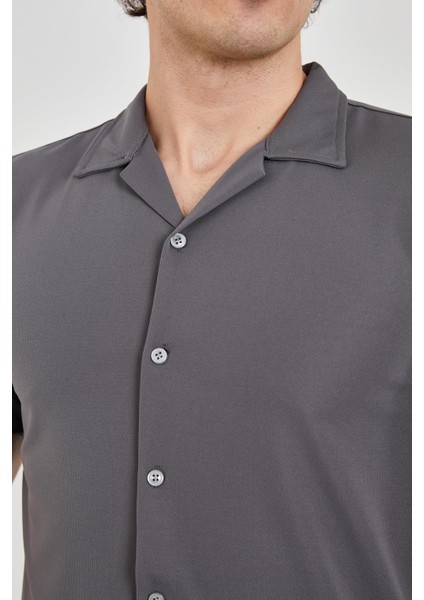 Erkek Slim Fit Polycotton Kısa Kol Gömlek indirimleri