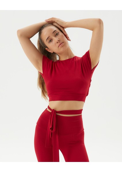 Kırmızı Sırt Dekolteli Drape Detaylı Crop Kısa Kollu Bluz