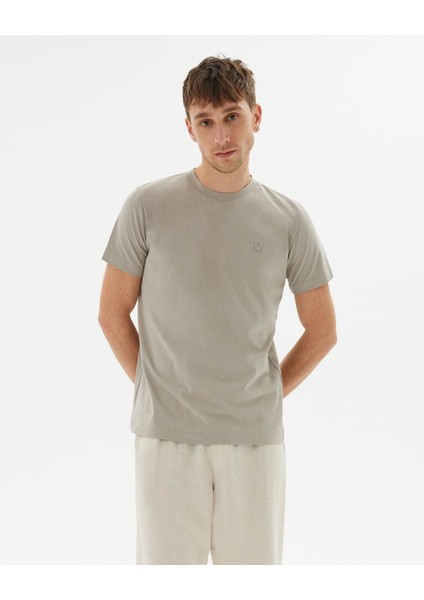 Erkek Açık Gri Basic T-Shirt - Organik Pamuk, Kalın Bantlı Yaka, Rahat Kesim, Nefes Alan Günlük Tişört