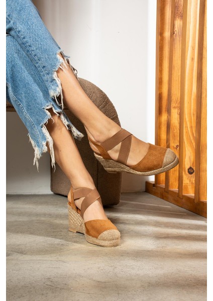 Lenes Kadın Taba Süet Dolgu Topuk Hasır Detaylı Espardil Sandalet