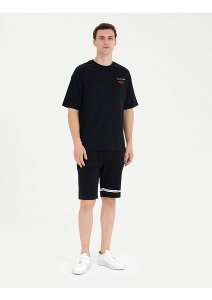 Erkek Siyah Regular Fit Bisiklet Yaka Tişört 50264572-VR046