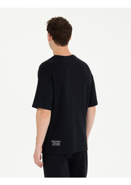 Erkek Siyah Regular Fit Bisiklet Yaka Tişört 50264572-VR046
