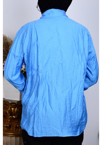 2156 Açık Mavi Kadın Normal Kesim Önü Düğmeli Göz Aksesuar Işlemeli Detaylı Normal Yaka Gömlek modelleri