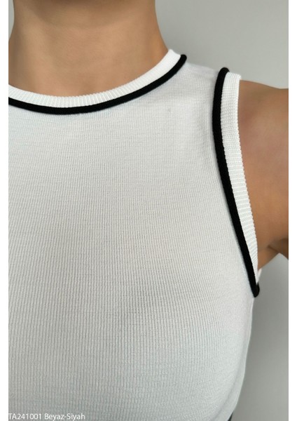 Kadın Beyaz Halter Yaka Logo Detaylı Biyeli Crop Atlet