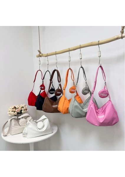 Siyah Yüksek Kaliteli Sonbahar ve Kış Kadın Çantaları, Genç ve Şık Omuz Çantaları, Çok Yönlü ve Günlük Crossbody Çantalar (Yurt Dışından) fiyatları