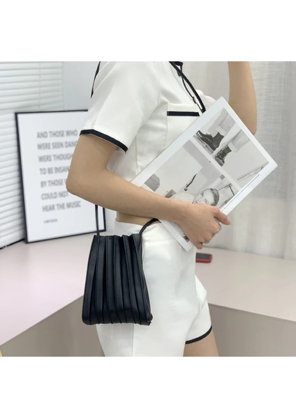 Beyaz Kadın Çantası 2023 Yeni Moda Cep Telefonu Çantası Crossbody Küçük Çanta Çok Yönlü Omuz Çantası (Yurt Dışından) fırsatları