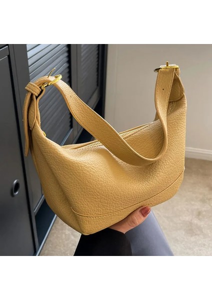 Bej 24X13X8CM 2023 Yeni Tasarımcı Çanta Moda Tüm Maç Omuz Çantası Rahat Büyük Kapasiteli Çanta Kadın Basit Koltukaltı Boston Çanta Dropshiping (Yurt Dışından) modelleri