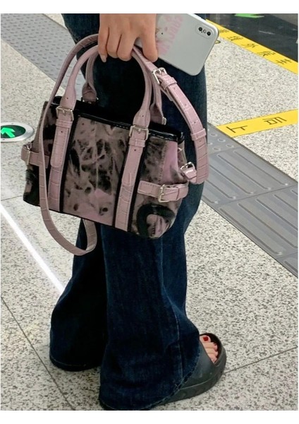 Pembe 22X10X17CM Kadın Pembe Y2K Çanta Lüks Tasarım Batik Crossbody Çanta Serin Kızlar Için Leopar Baskı Kare Omuz Çantaları Mini Boston Çanta (Yurt Dışından) fırsatları