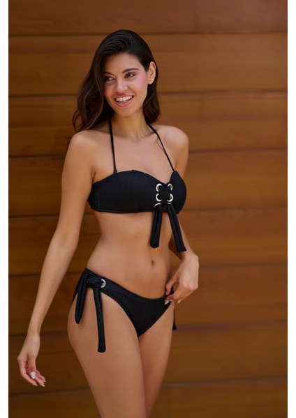Yanları Zımbalı Çizgili Bikini Alt