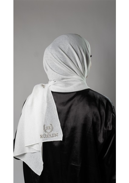 Beyaz Pratik Hazır Geçmeli Tesettür Şal Örme Kumaş Taşlı Yıldız Desenli 2118Y_42 fırsatları