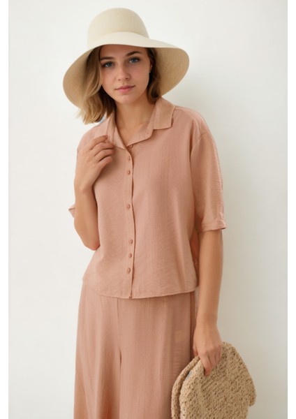 Önden Düğmeli Kısa Kol Gömlek