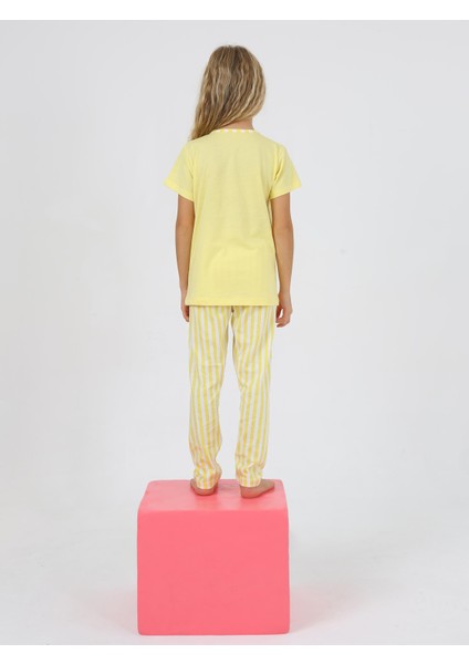 Kız Çocuk Kısa Kollu %100 Pamuklu Strawberry Pijama Takımı Sarı