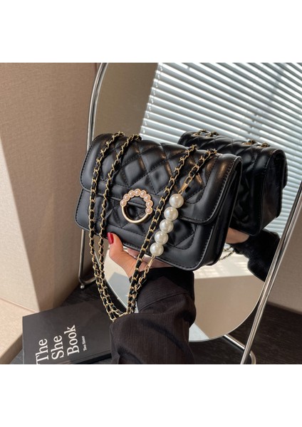 Kadın Çantaları Modaya Uygun, Çok Yönlü, Zarif ve Gündelik, Düz Renk Nakış Ipliği ve Inci Zincirli Tek Omuzlu Küçük Kare Çantadır. (Yurt Dışından)