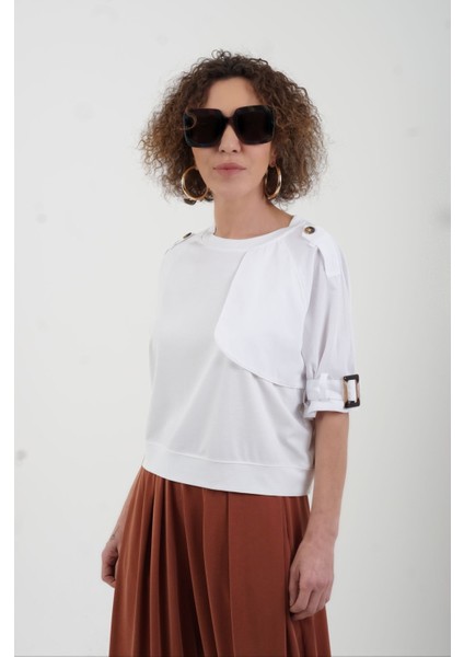 Beyaz Apolet Detaylı Tshirt