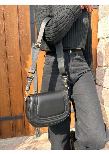 Milla Siyah Renk Kabartmalı Deri Model Kadın Çanta
