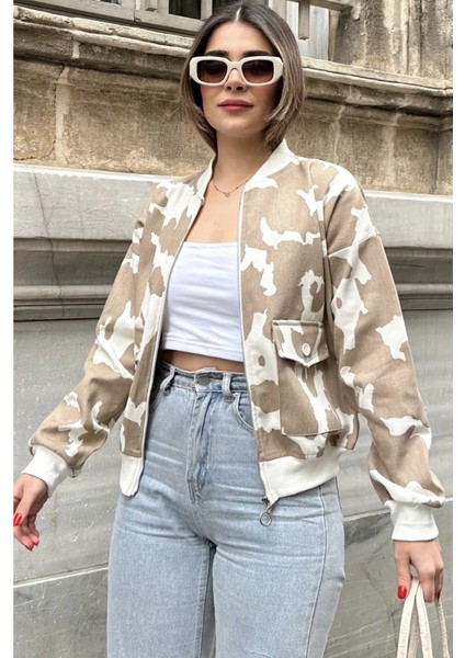 Kadın Bej Desenli Gabardin Kumaş Rahat Kesim Kapaklı Cepli Bomber Ceket