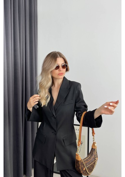 Siyah Vatkalı Düğmeli Astarlı Blazer Ceket