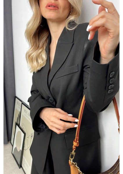 Siyah Vatkalı Düğmeli Astarlı Blazer Ceket